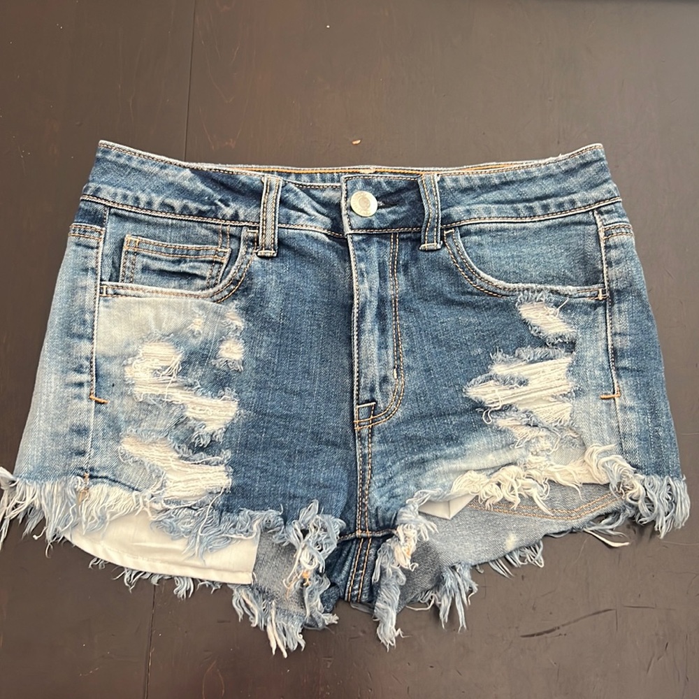 American eagle high rise shortie size 4 with holes. in good condition